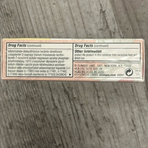 Clinique Even Better SPF 15 Makeup | CN92 Porcelain Beige | Evens and Corrects - Picture 5 of 7